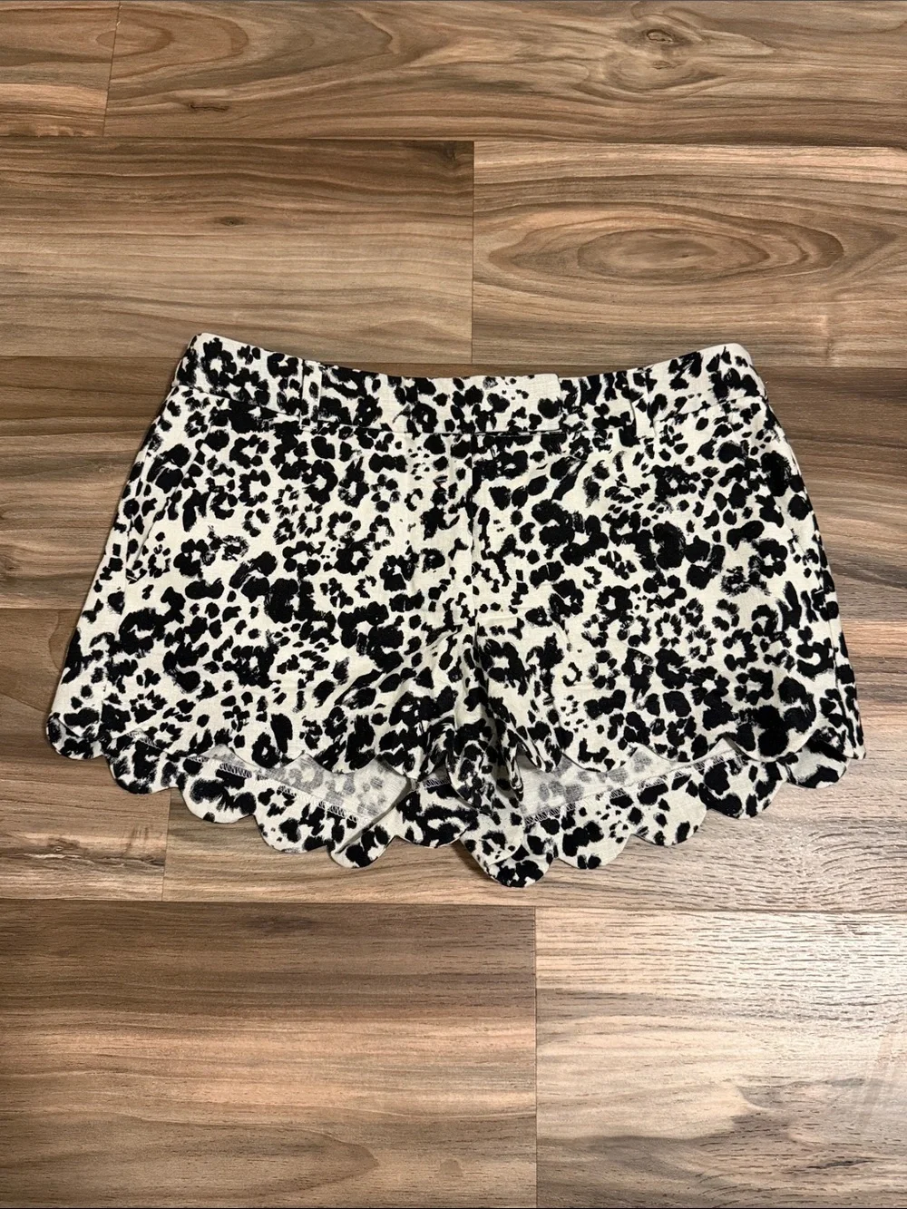 J CREW Scalloped Linen Cotton Animal Print Shorts Preppy Feminine Vacation Sz 8